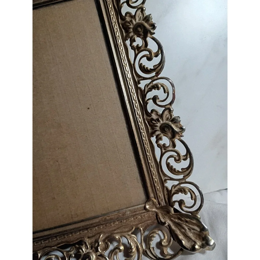 Vintage Ornate Gold toned Metal Picture Frame 5x7 Hollywood Regency Floral